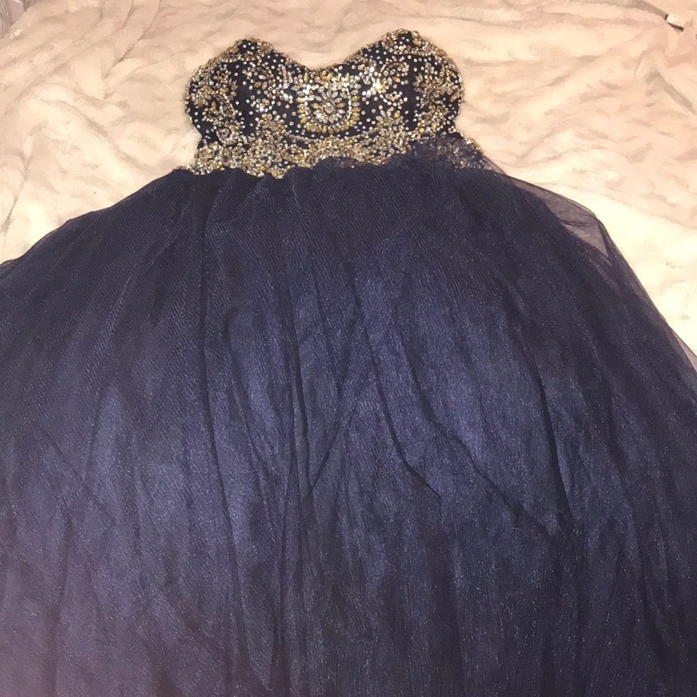 PROM DRESS - Picture 3 of 6